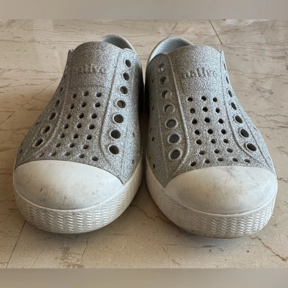 Baby Girl NATIVE Sparkly Silver Rubber Water Beach Slip on Shoes Sz 8 Boat